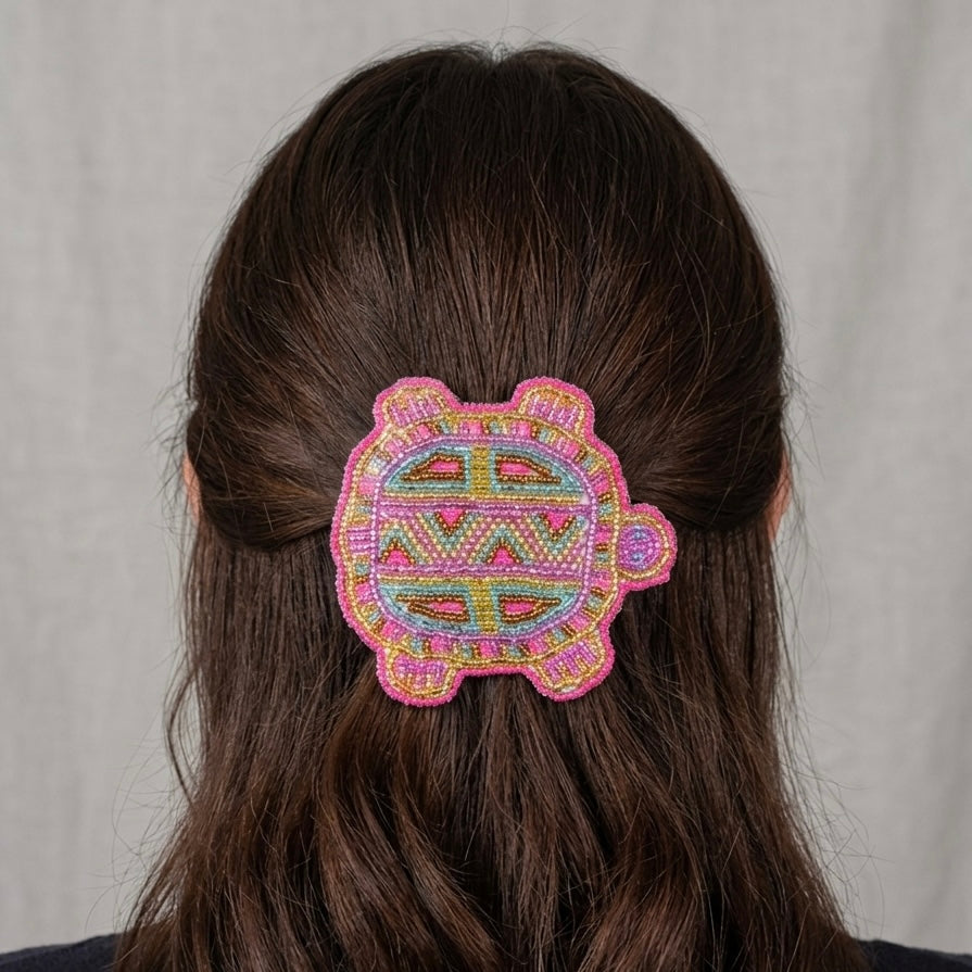 Barrette tortue perlée accent rose