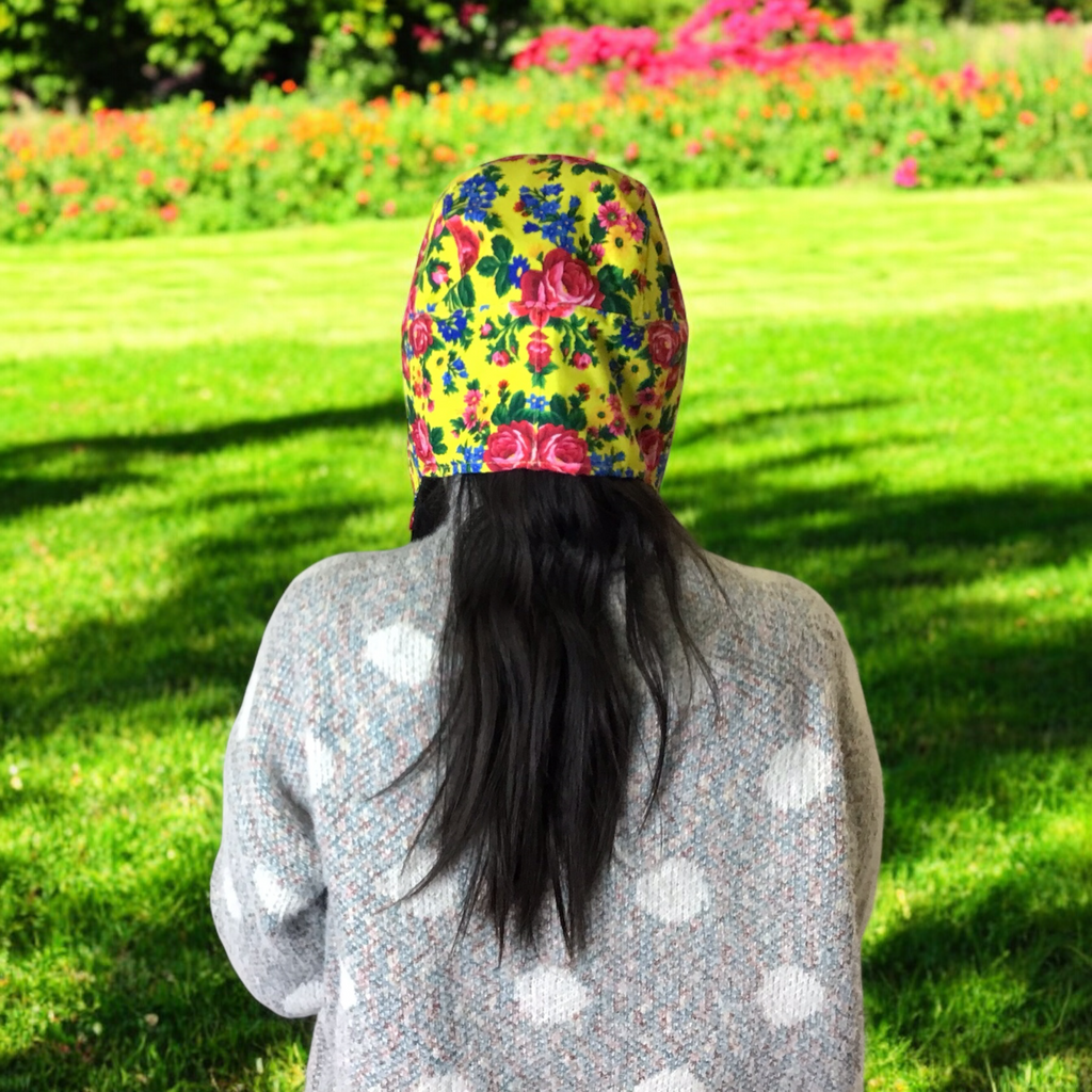 Chapeau Kookum jaune avec oreilles rabattables