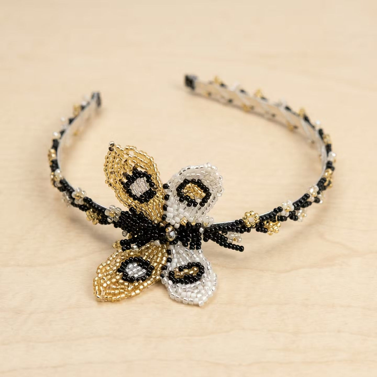 Bandeau perlé papillon doré et blanc
