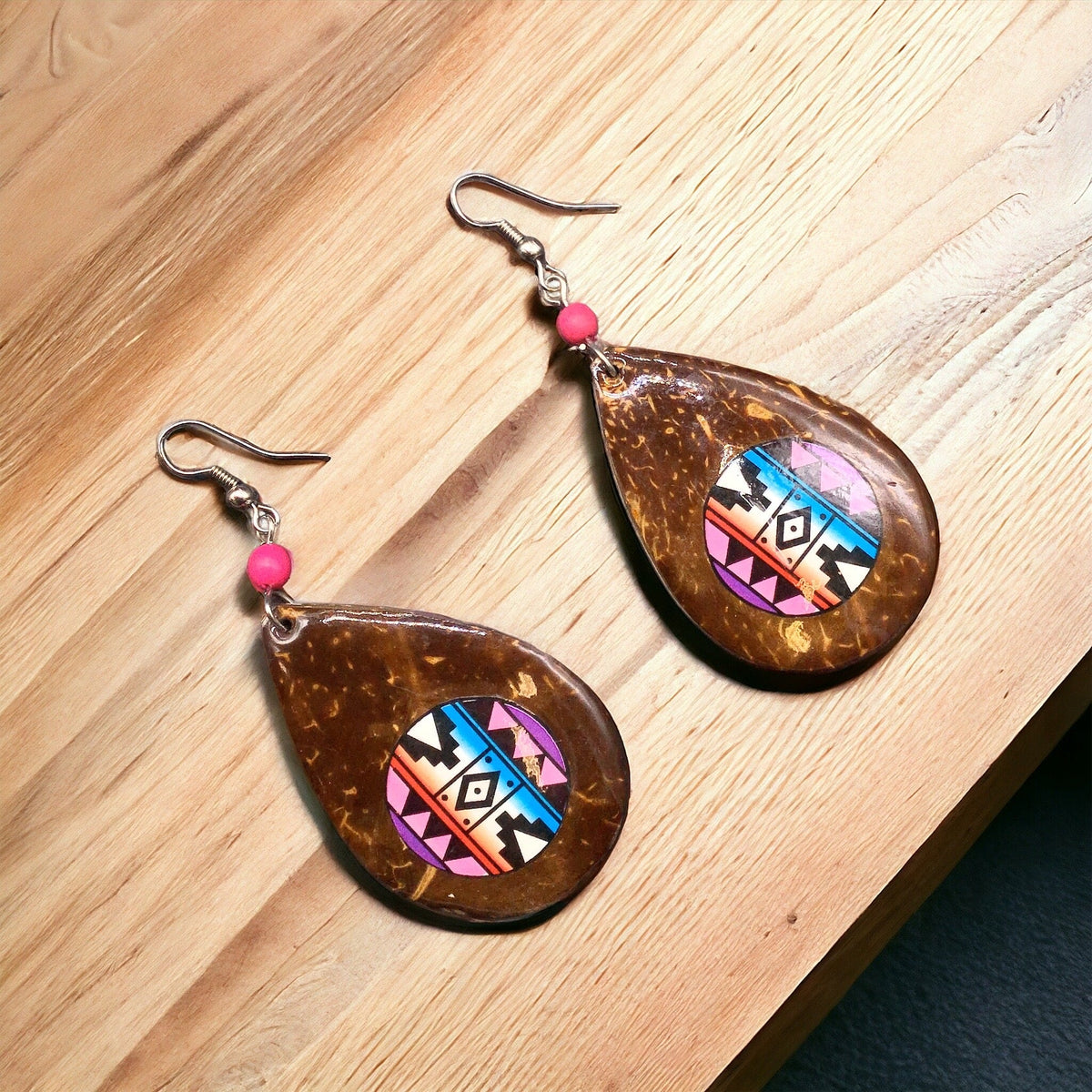 Boucles d'oreilles rondes en bois peint rose et violet OLDTRIBES™