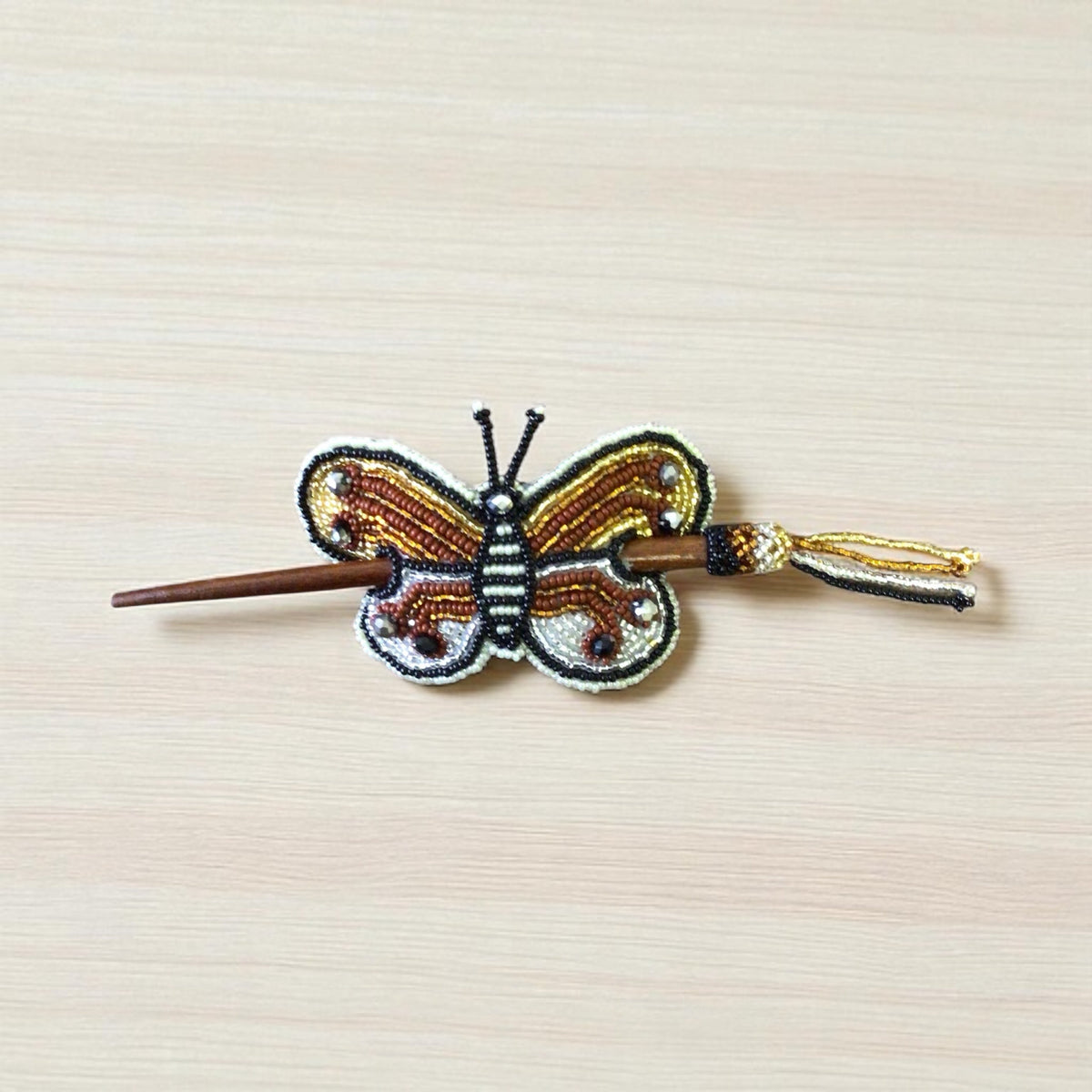 Barrette Papillon Faite à la Main Perles Noires et Blanches
