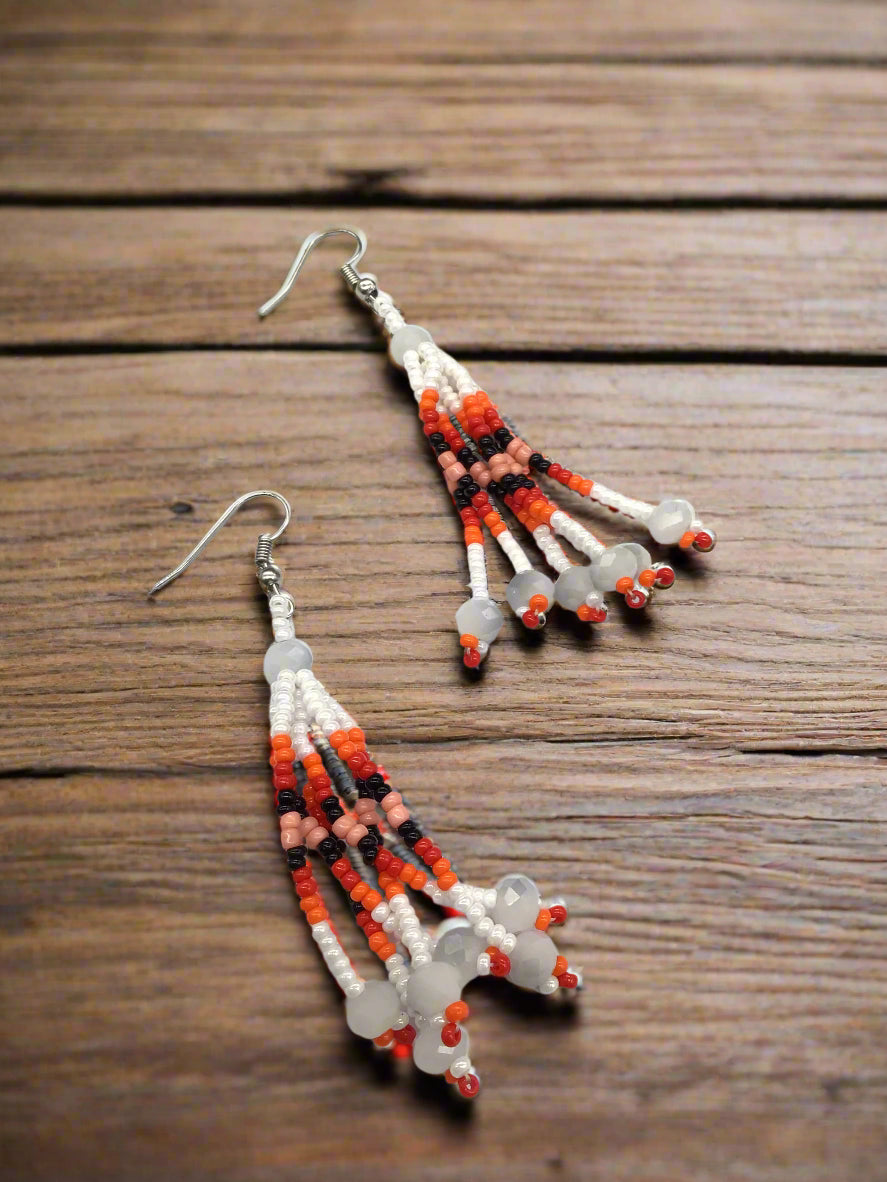 Boucles d'oreilles cascade à six brins de perles blanches