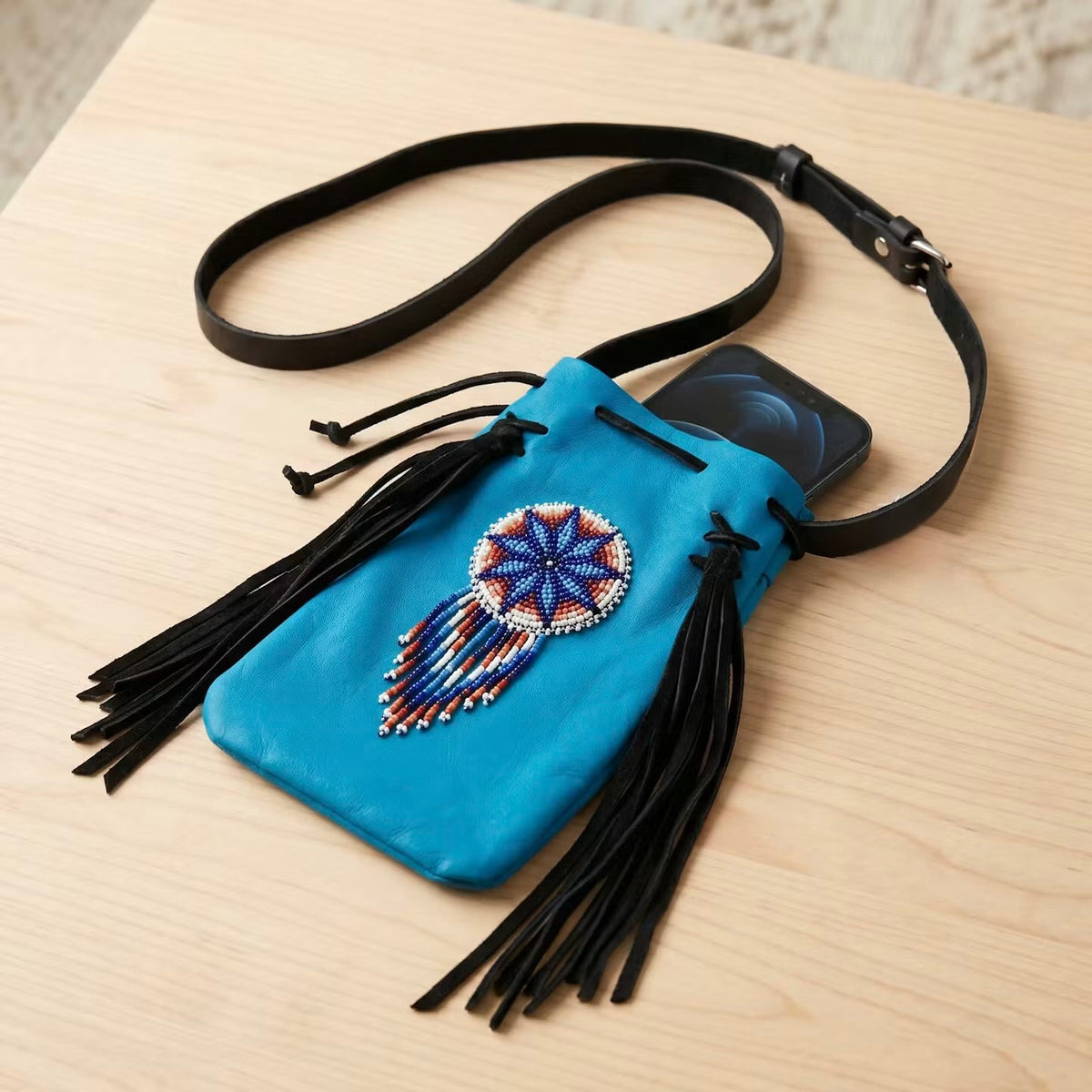 Pochette de téléphone en daim perlée ~ turquoise