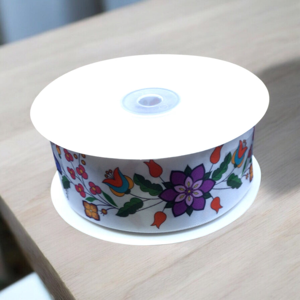 Rouleau de ruban floral double face blanc