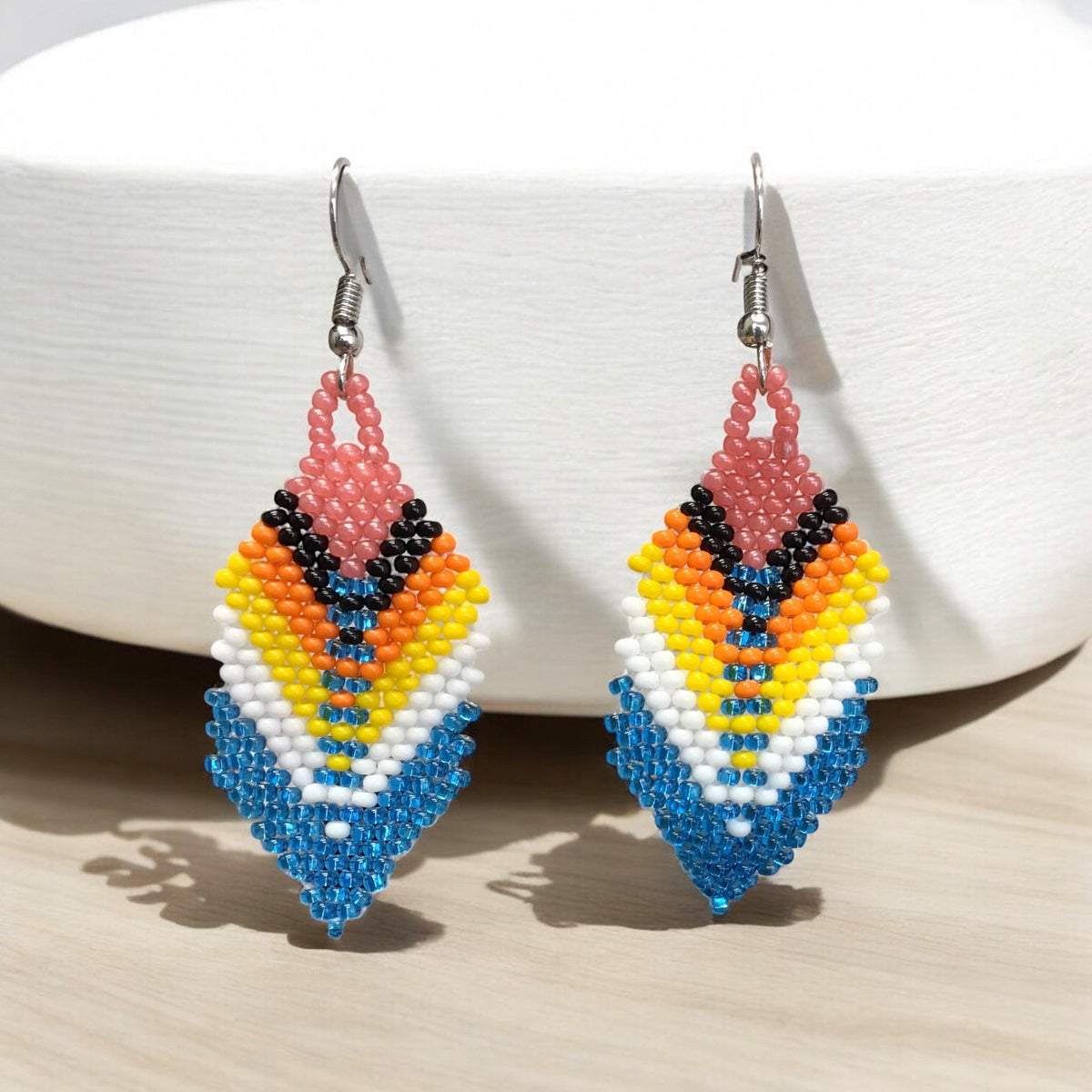 Boucles d'oreilles pendantes à plumes et perles bleues OldTribes™