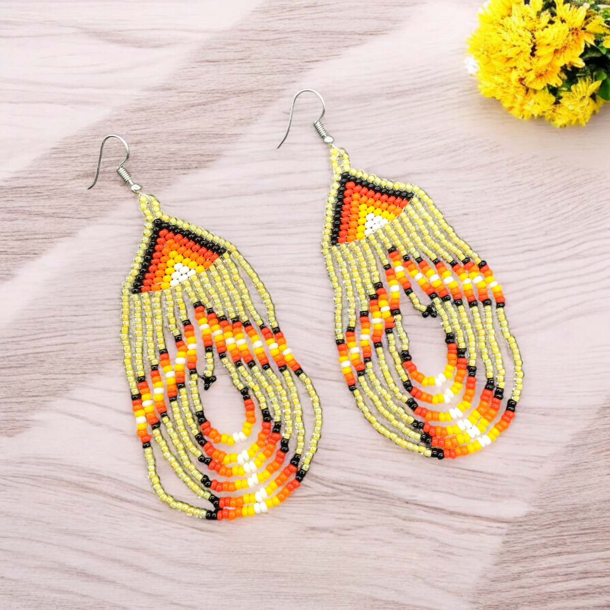 Boucles d'oreilles pendantes perlées beiges