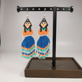 Boucles d'oreilles de danseuse jupe ruban perlée orange et bleue
