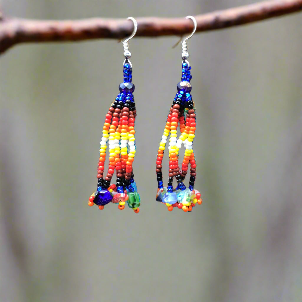 Boucles d'oreilles pendantes en cascade de perles à six brins bleu foncé