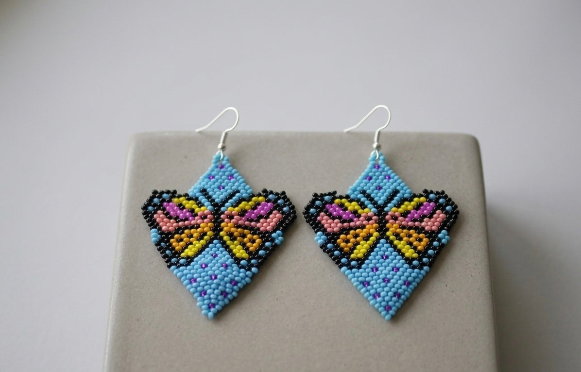 Boucles d'oreilles papillon perlées (bleues)