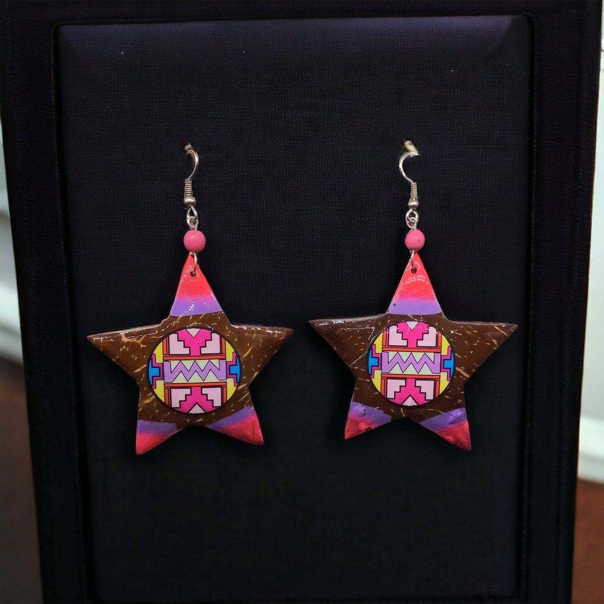 Boucles d'oreilles étoile rose en bois peint OLDTRIBES™