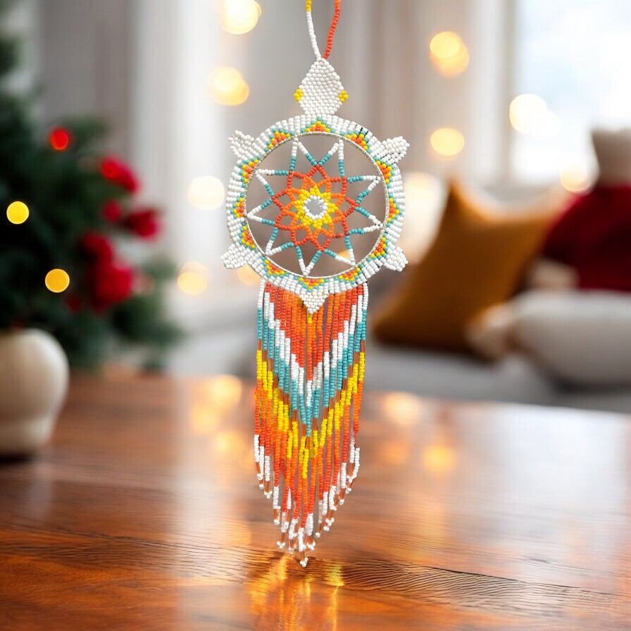 Attrape-rêves tribal perlé blanc et turquoise