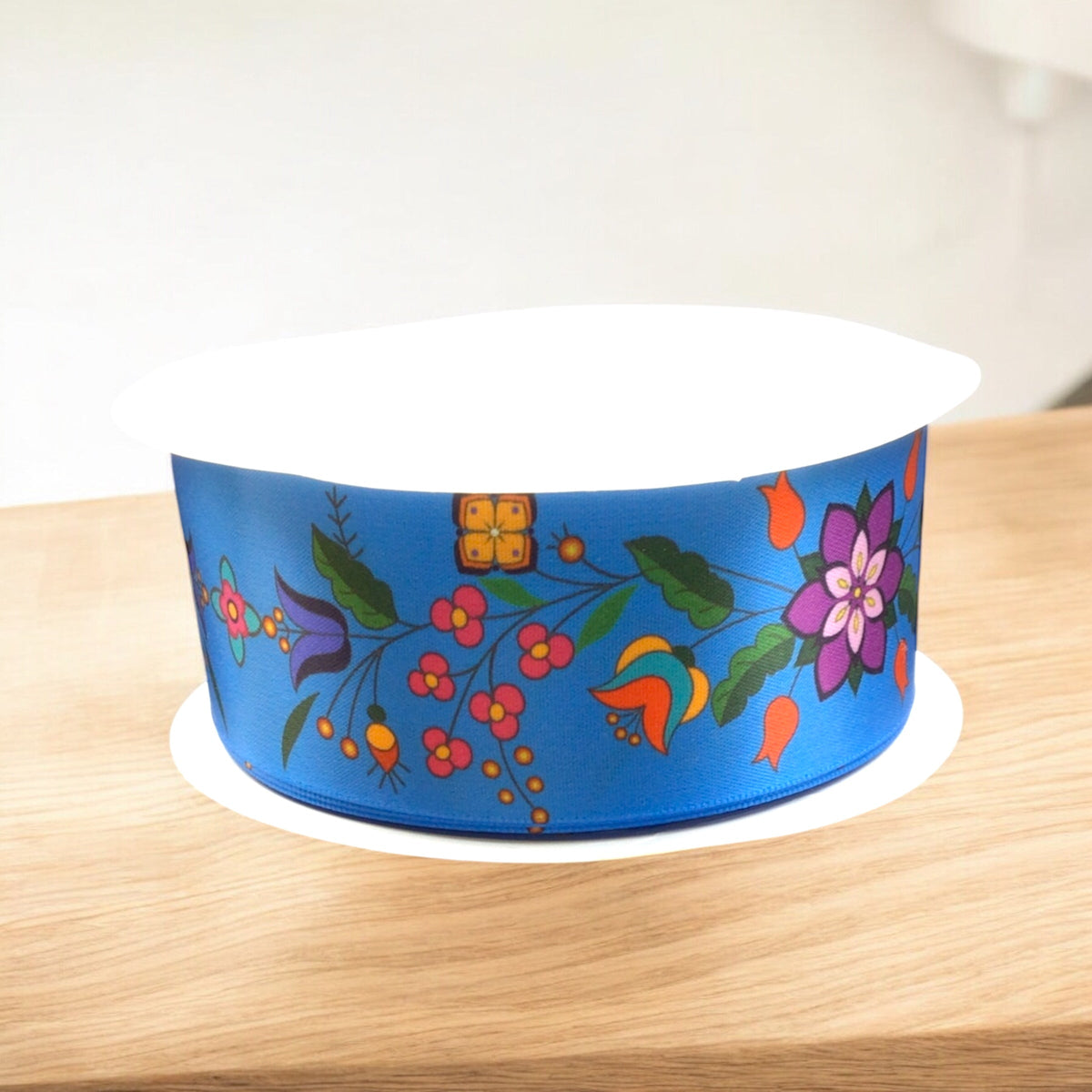 Rouleau de ruban floral double face bleu