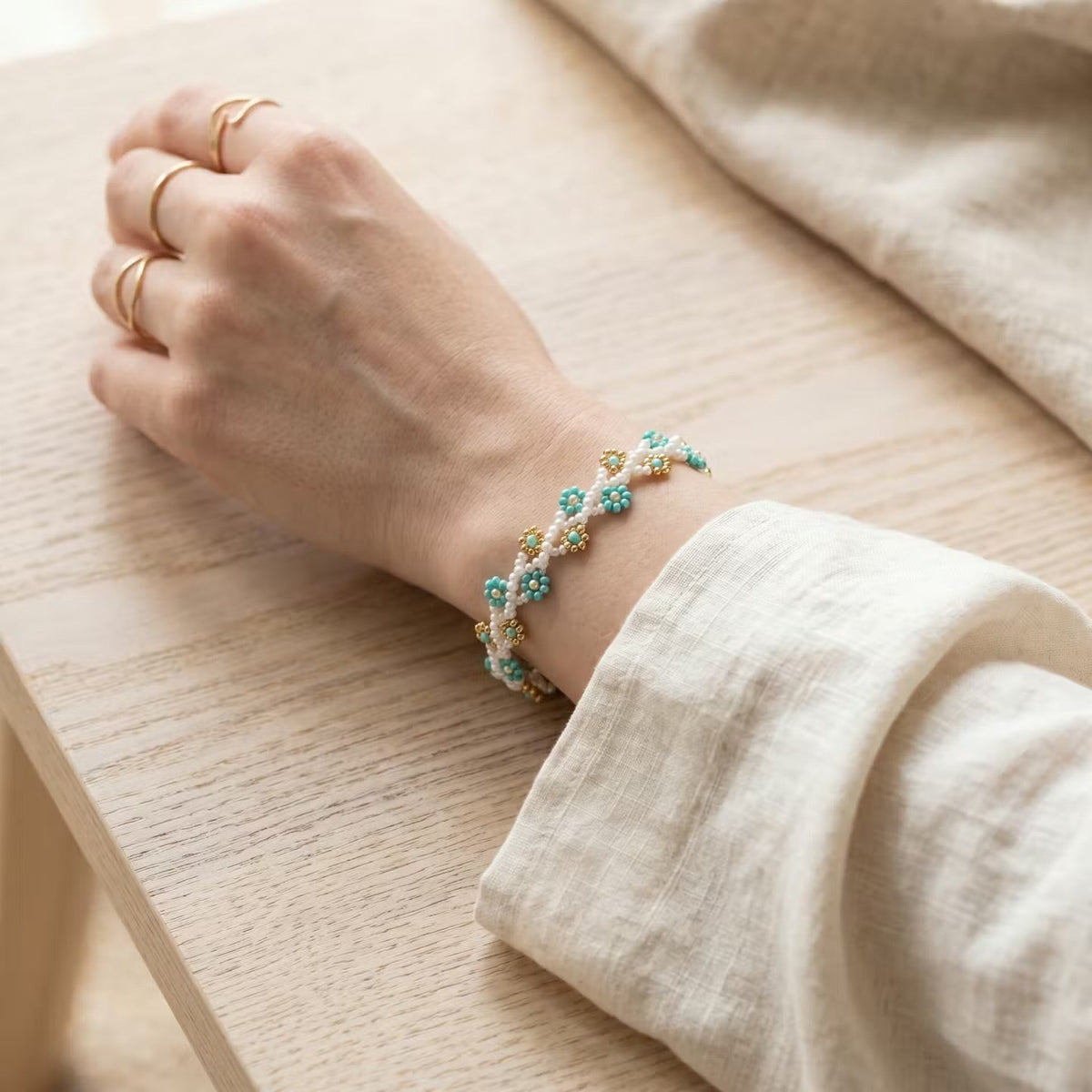 Bracelet floral artisanal beige