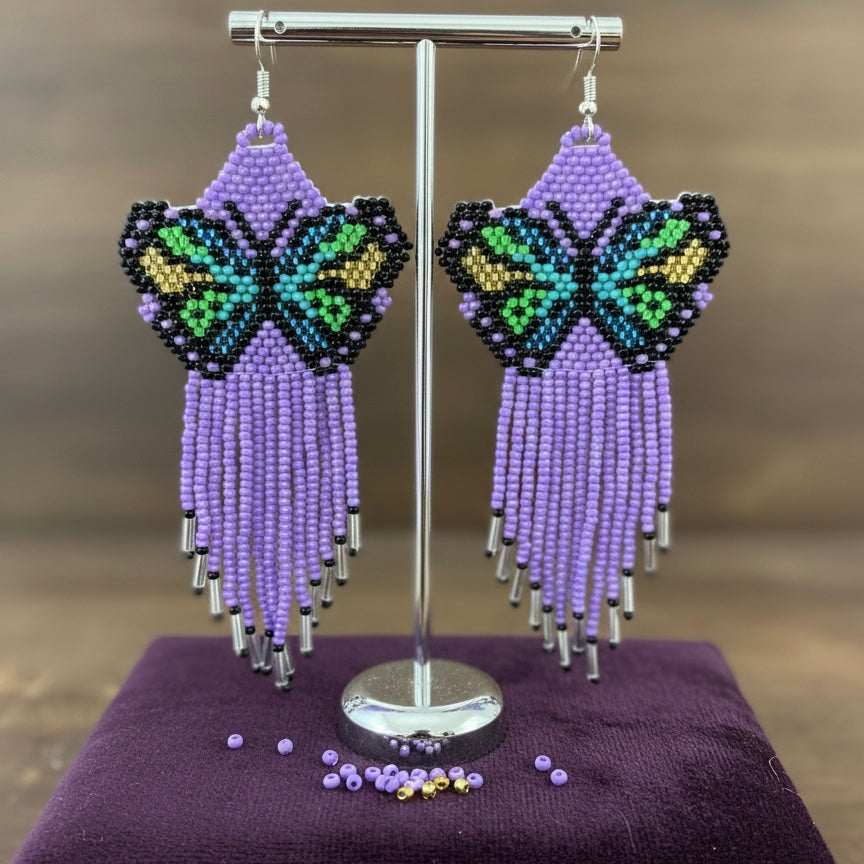 Boucles d'oreilles ailes dansantes à perles violettes