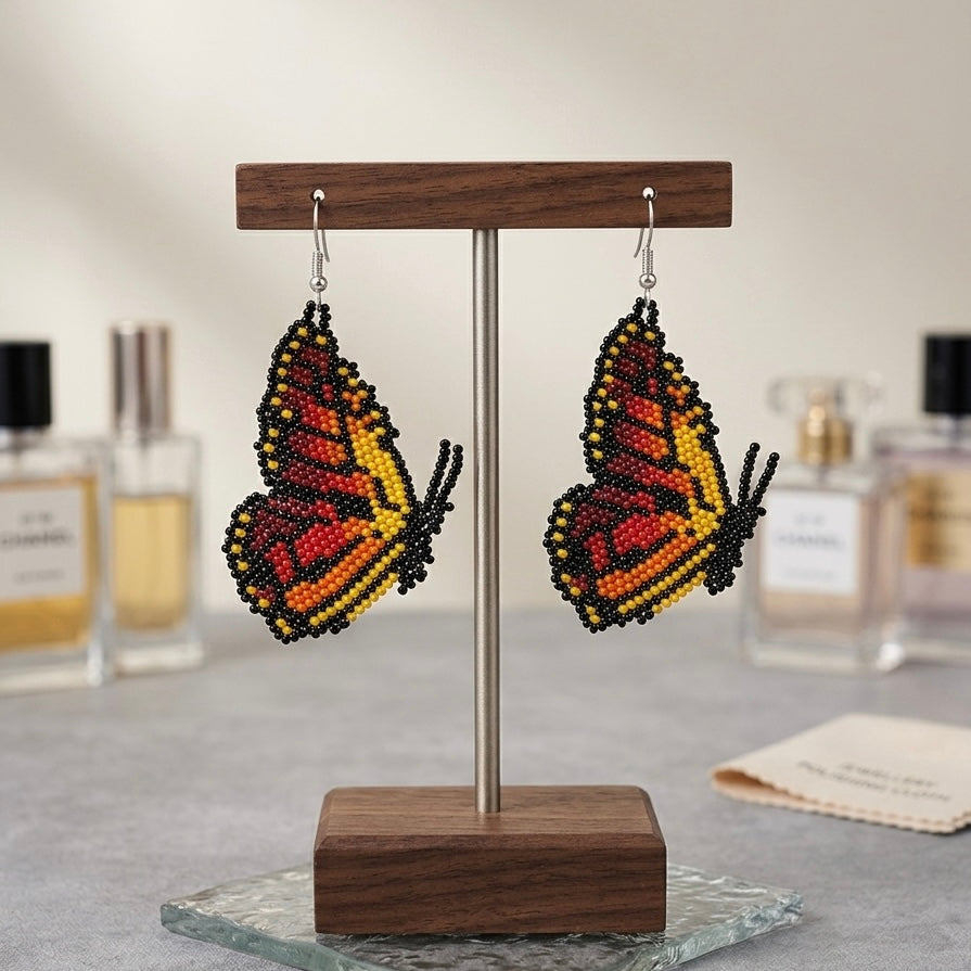 Boucles d'oreilles ailes de papillon perlées marron
