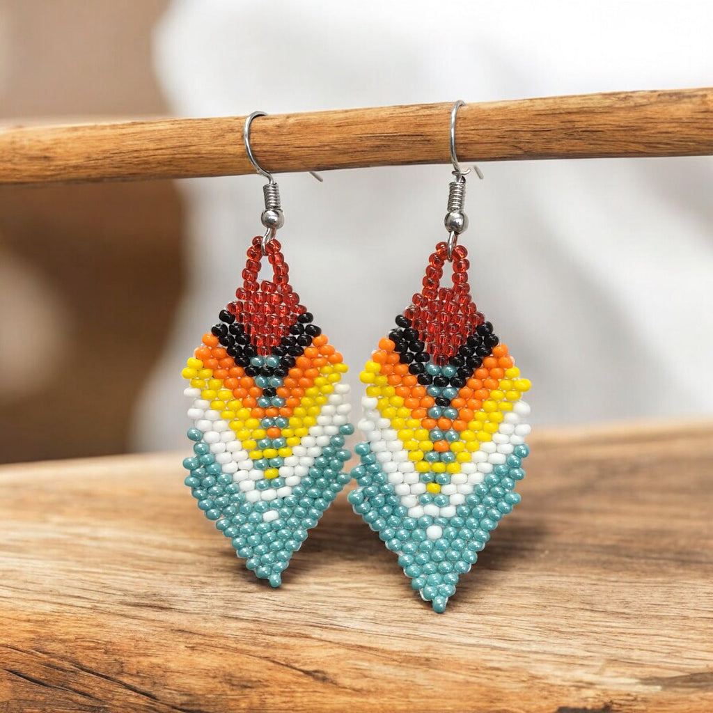 OldTribes. Boucles d'oreilles pendantes Plumes et Perles Turquoises