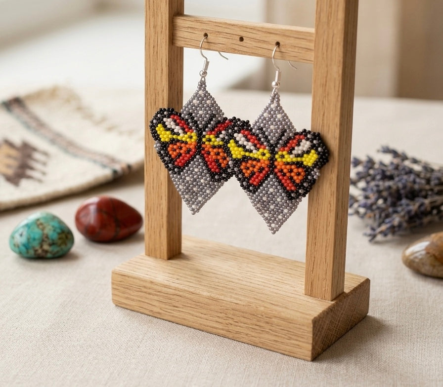 Boucles d'oreilles papillon perlées (gris)