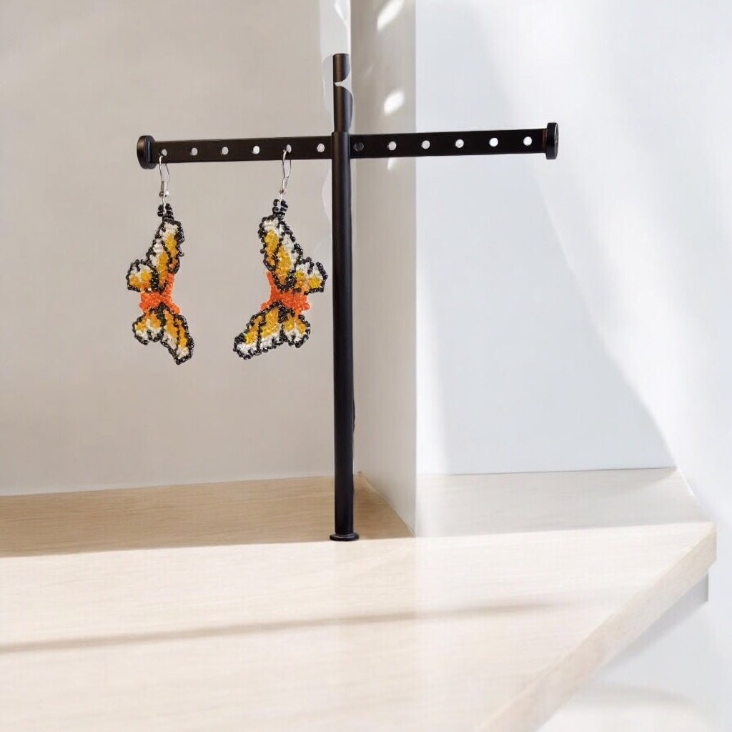 Boucles d'oreilles papillon perlées orange et blanches