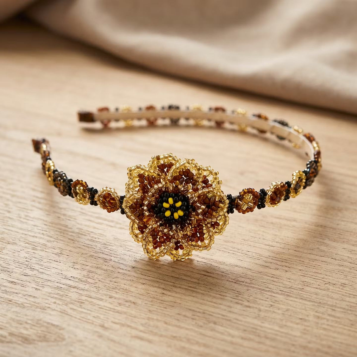 Serre-tête perlé avec fleur marron