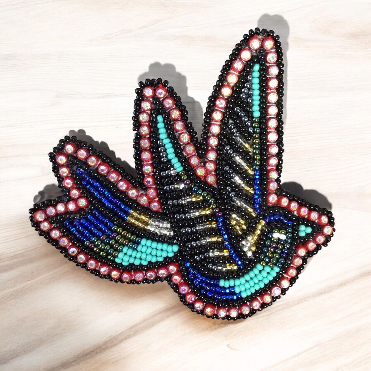 Barrette colibri perlée bleu ciel
