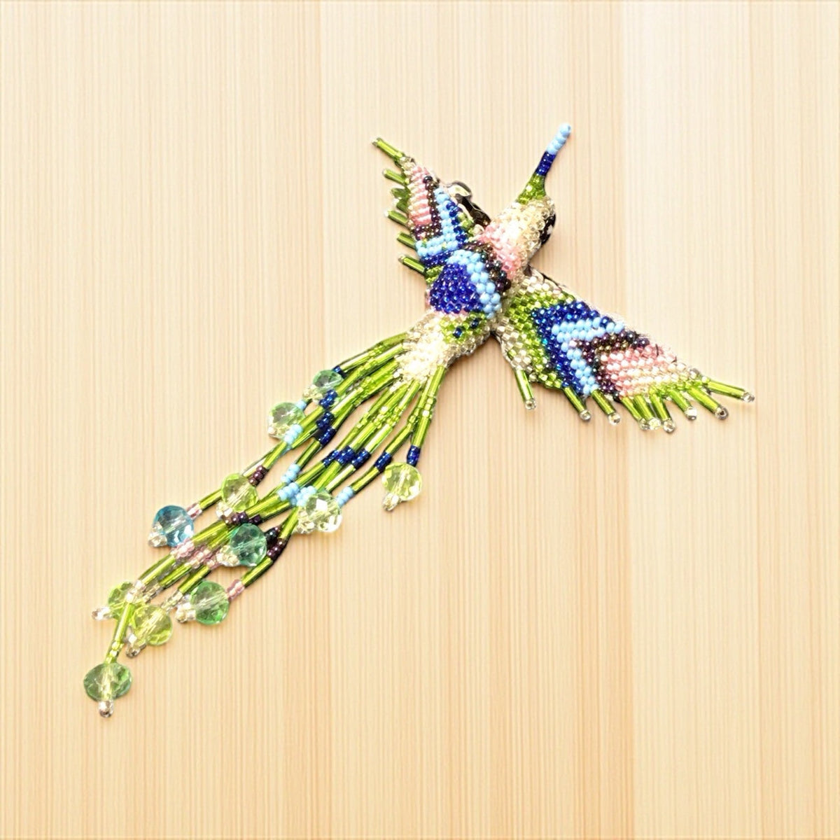 Barrette colibri verte et bleue avec des franges