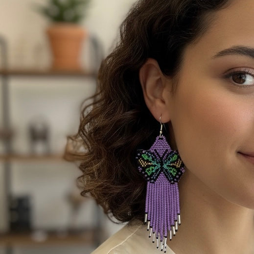 Boucles d'oreilles ailes dansantes à perles violettes