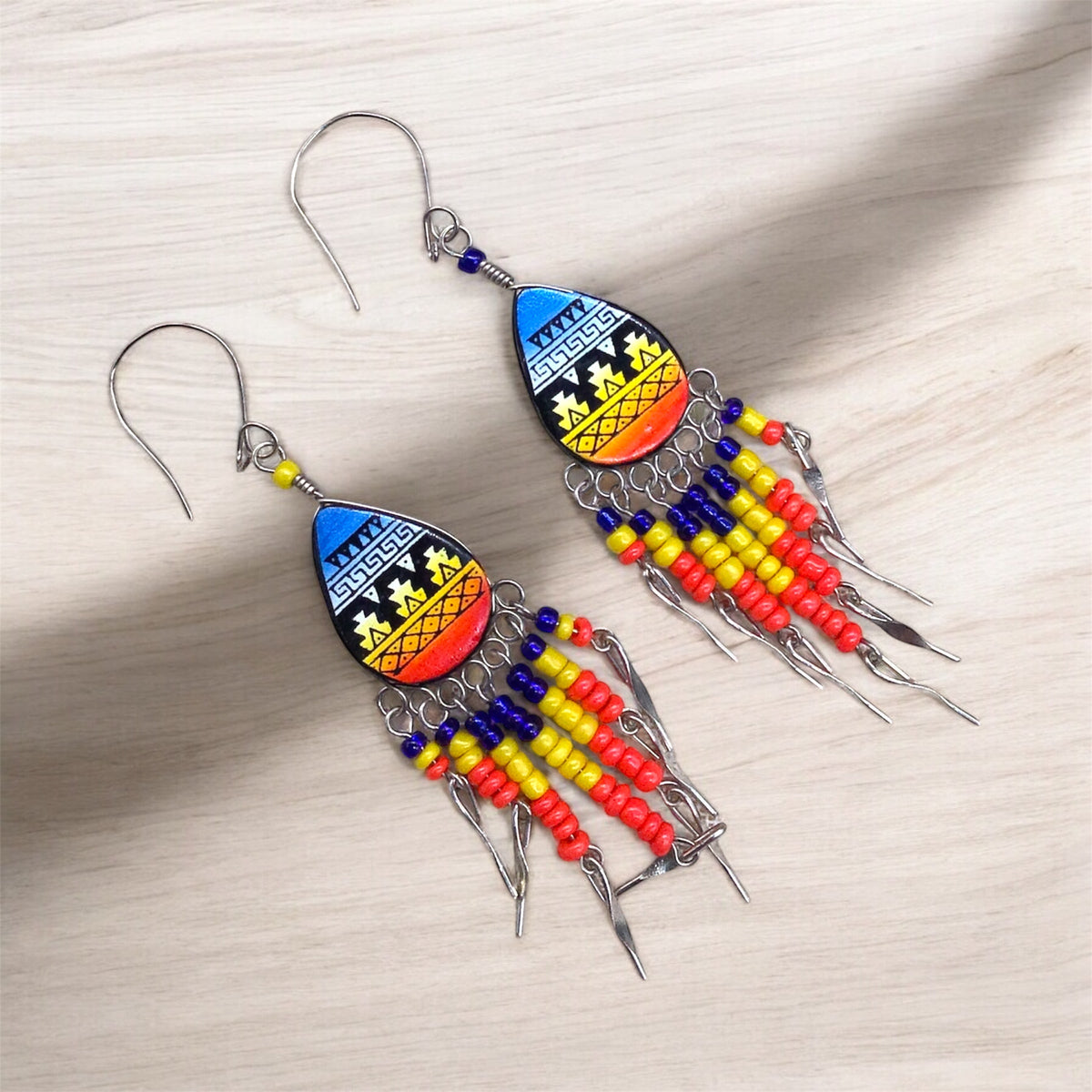 Boucles d'oreilles OldTribes™ en forme de goutte, petites, de style sud-ouest, jaunes et bleues