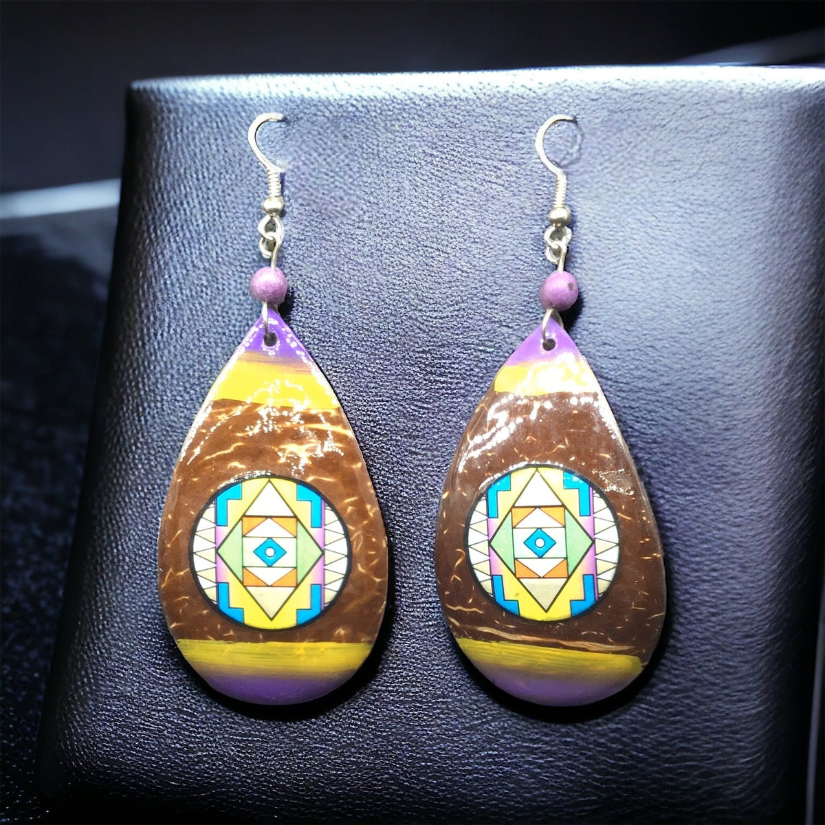 Boucles d'oreilles rondes peintes en jaune et violet OLDTRIBES™ en bois