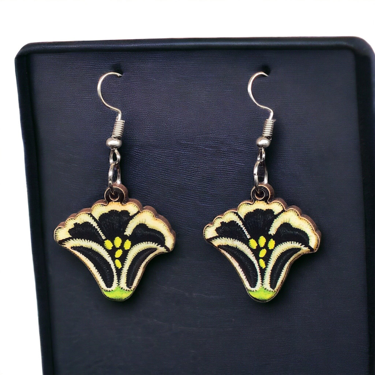 Boucles d'oreilles en bois OLD TRIBES™ fleur peinte noire