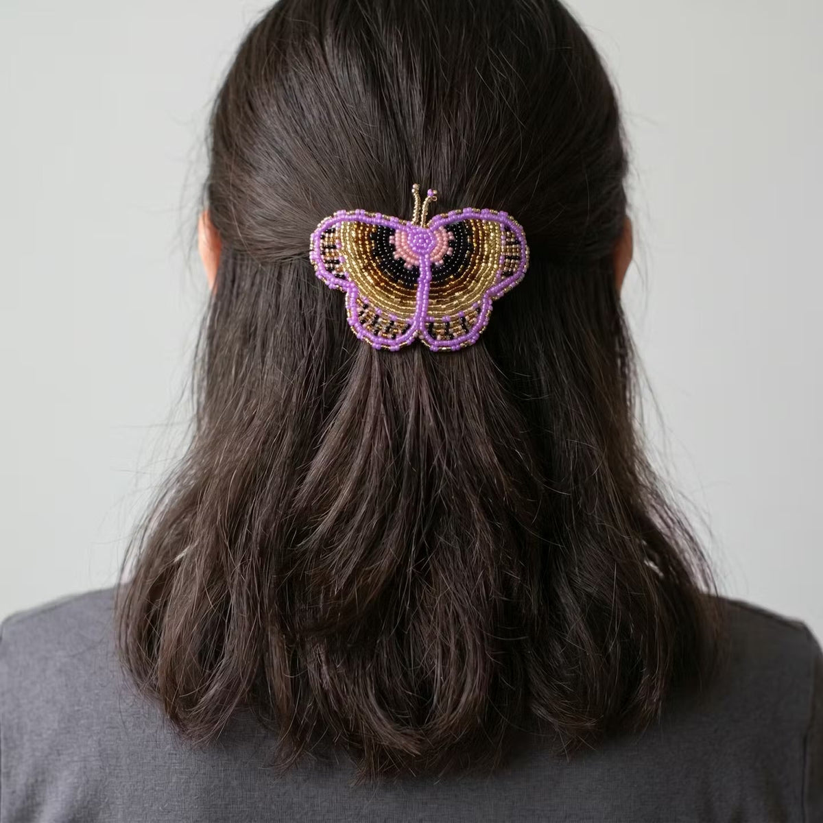 Barrette perlée papillon rose