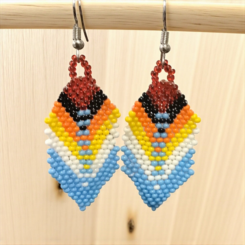 Boucles d'oreilles pendantes à plumes perlées rouges et bleu clair OldTribes™