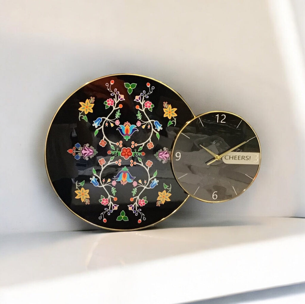 Horloge murale noire "Blossomed Flower"