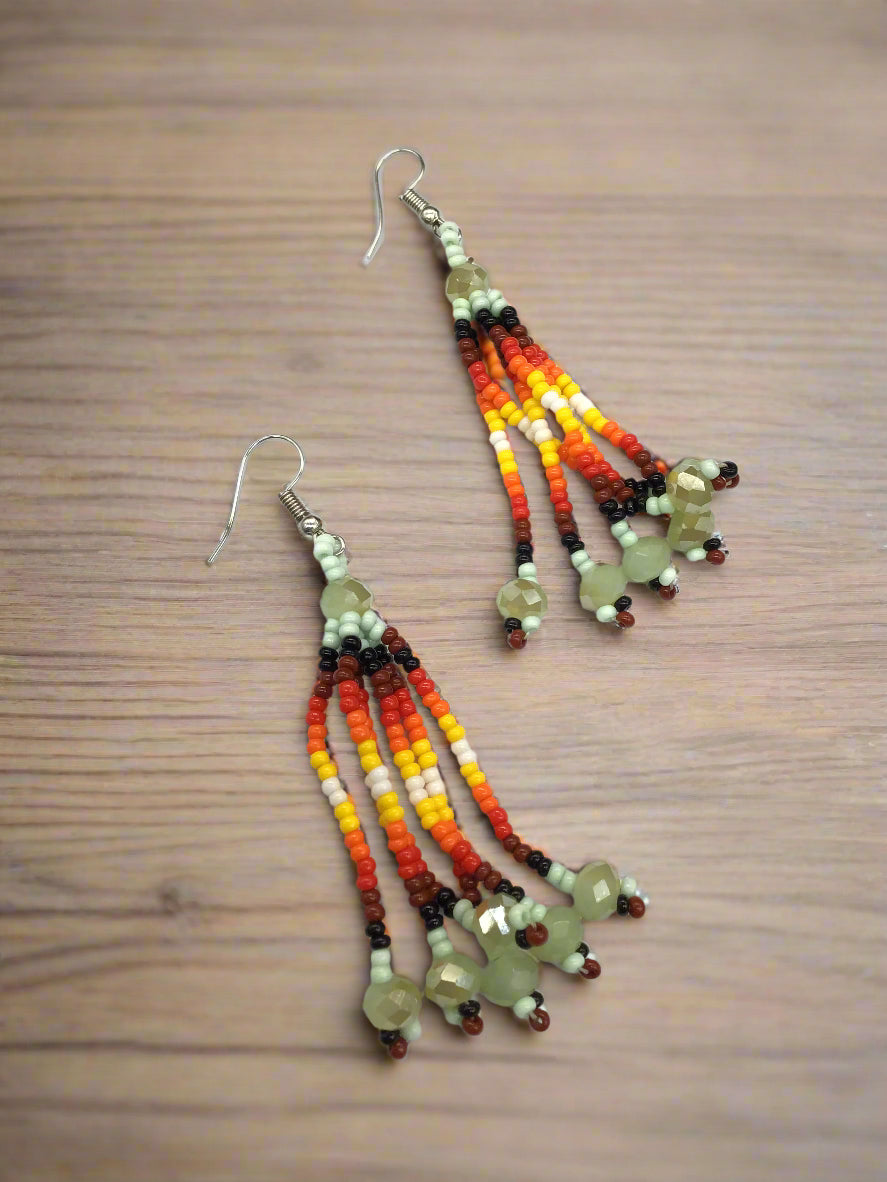 Boucles d'oreilles pendantes en cascade de six brins de perles vert pâle