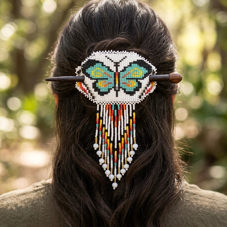 Barrette papillon à franges perlées et pique à cheveux en bois