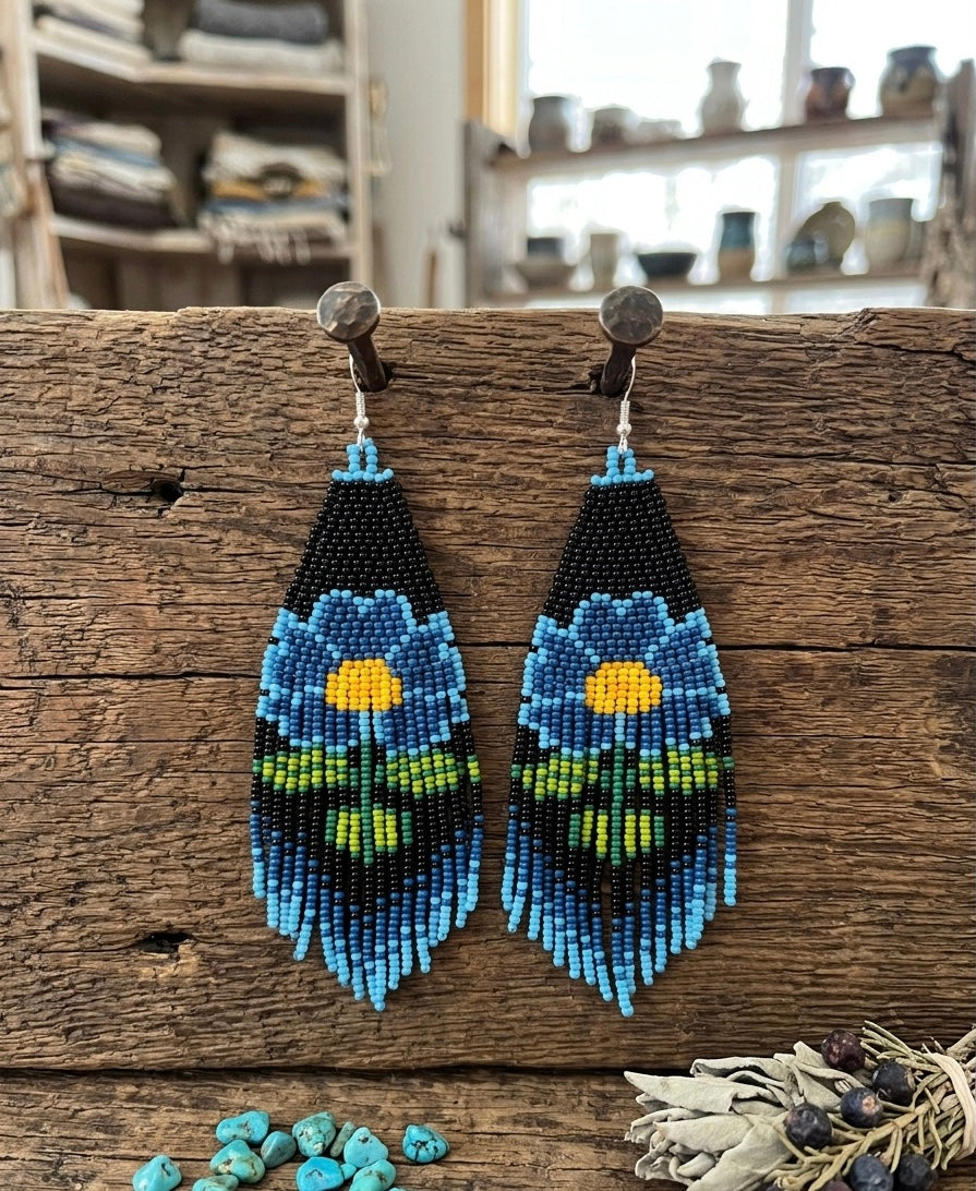 Boucles d'oreilles fleuries perlées (bleues)
