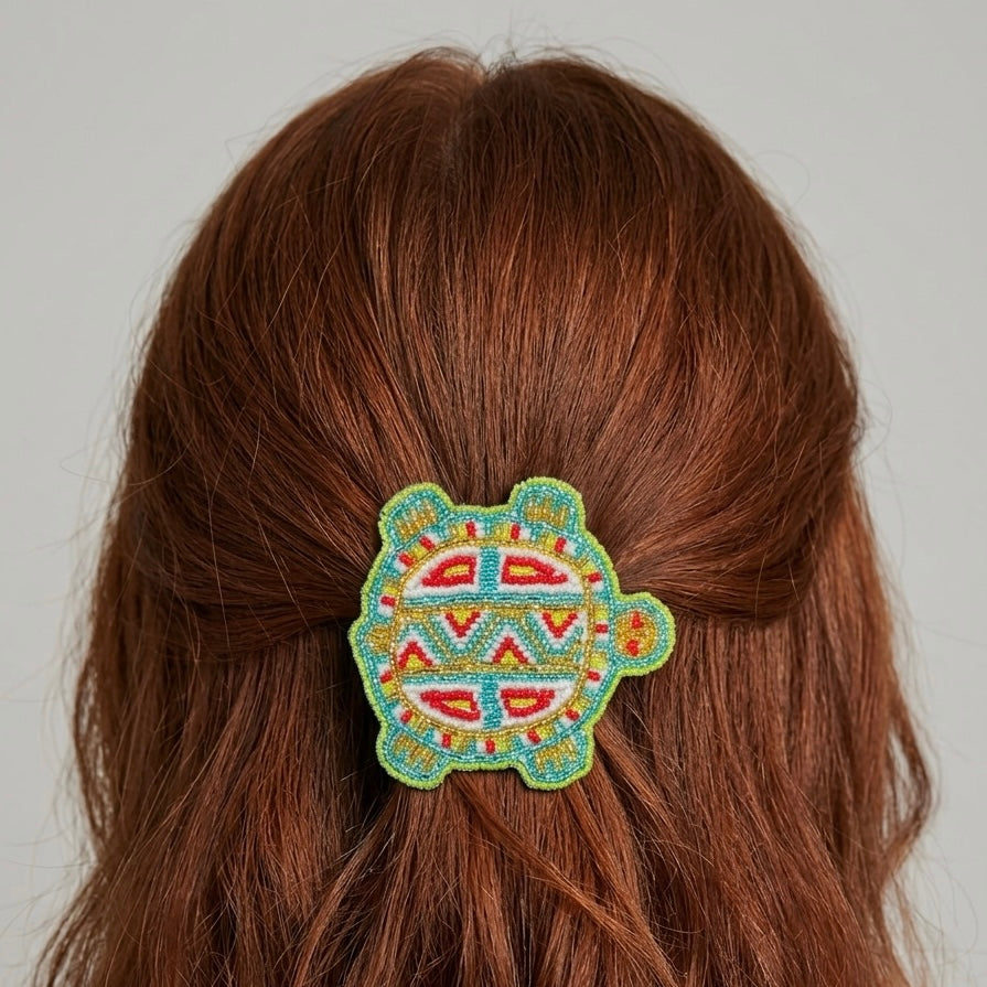 Barrette tortue perlée accent vert