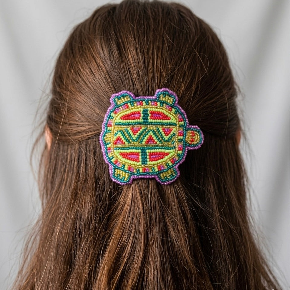 Barrette tortue perlée accent vert