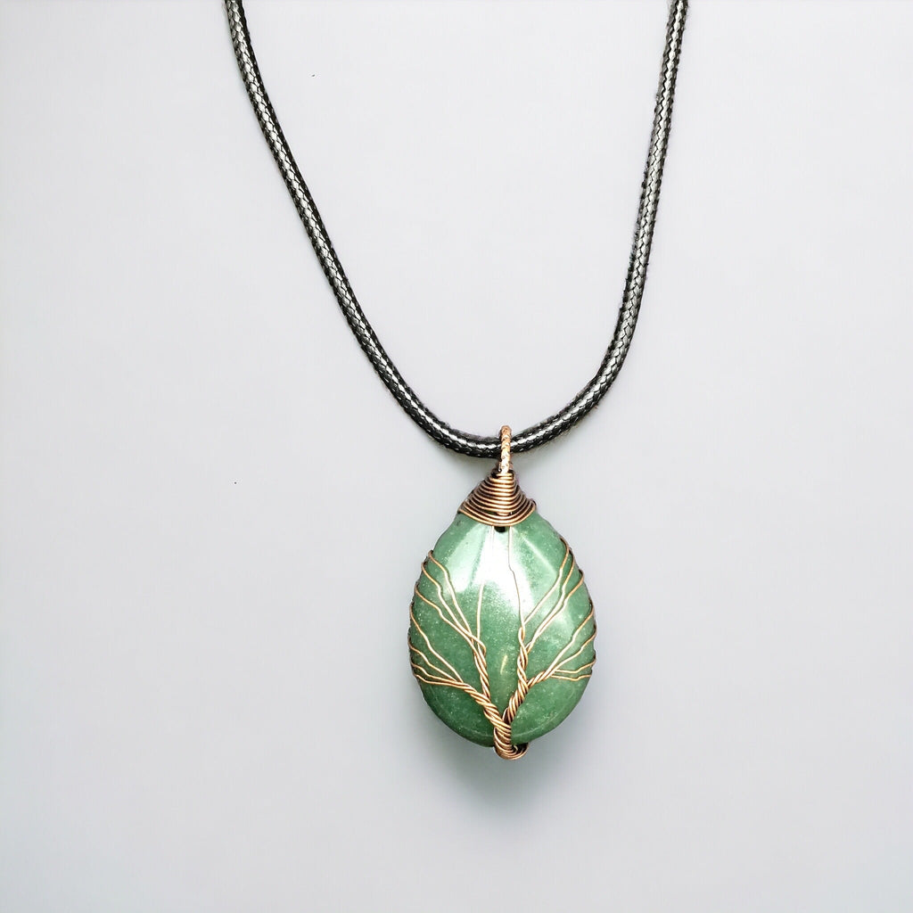 Pendentif gemme verte enroulé d'un arbre de vie en cuivre
