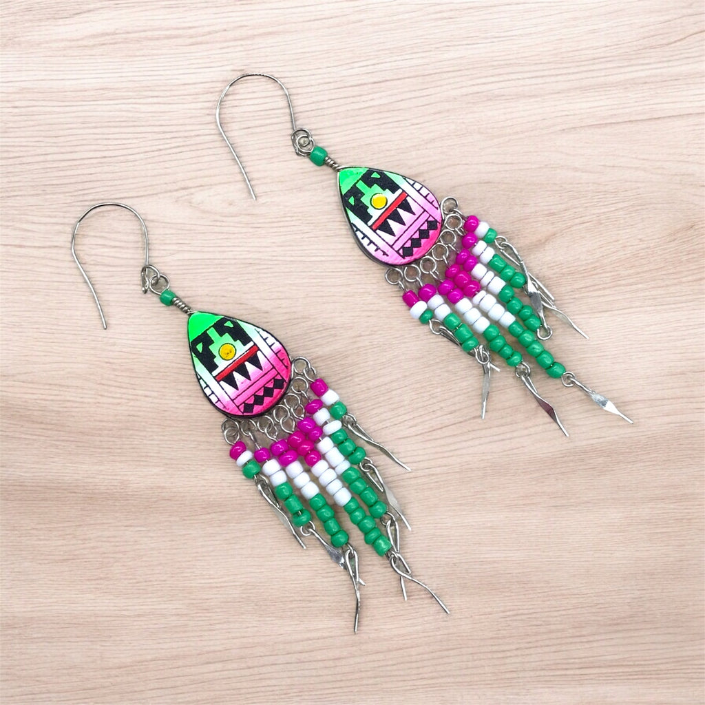 Boucles d'oreilles larmées roses et vertes de petite taille OldTribes™ de style sud-ouest
