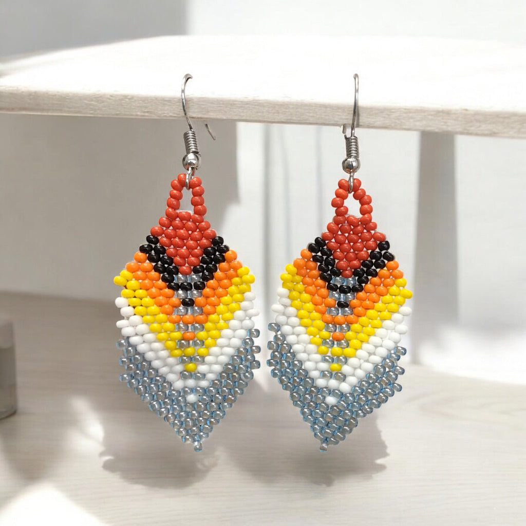 Boucles d'oreilles pendantes à plumes et perles grises OldTribes™