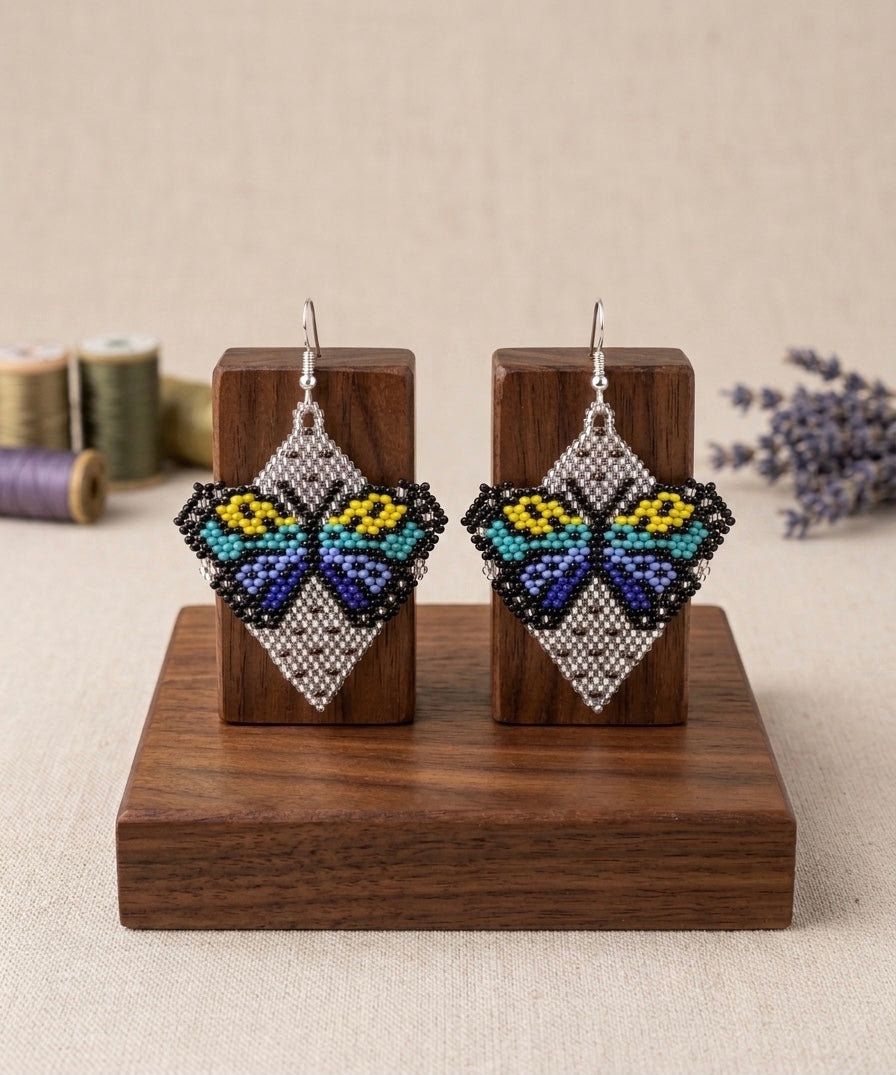 Boucles d'oreilles papillon perlées (argentées)