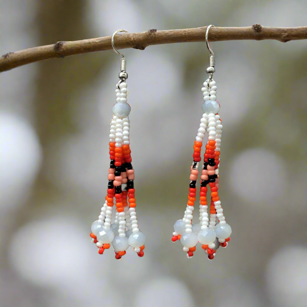 Boucles d'oreilles cascade à six brins de perles blanches