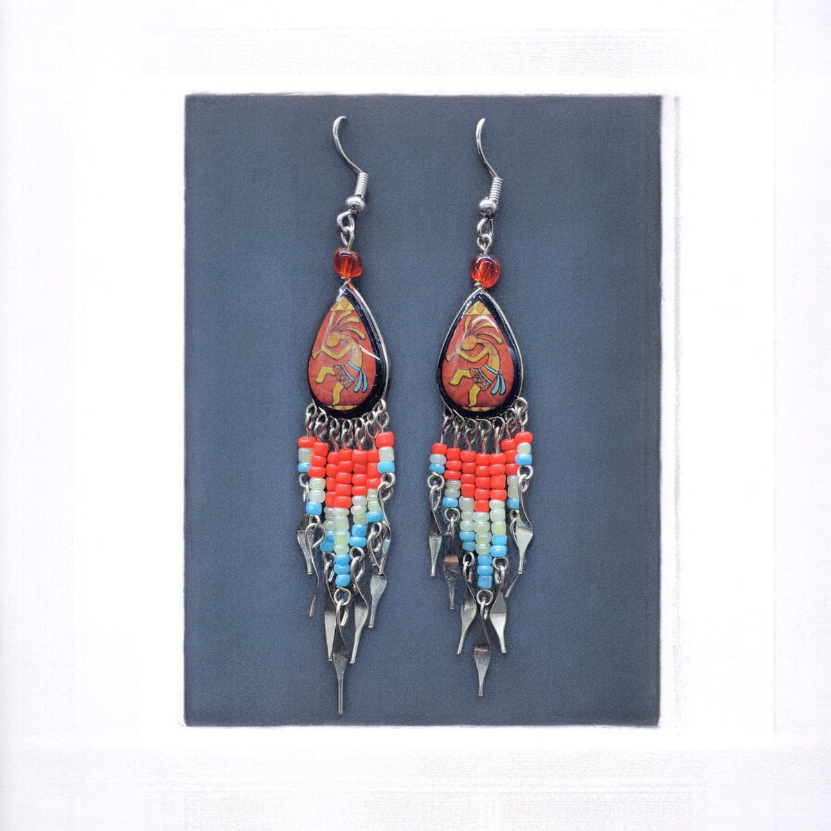 Boucles d'oreilles en forme de goutte rouges et turquoises de petite taille OldTribes™ inspirées du sud-ouest
