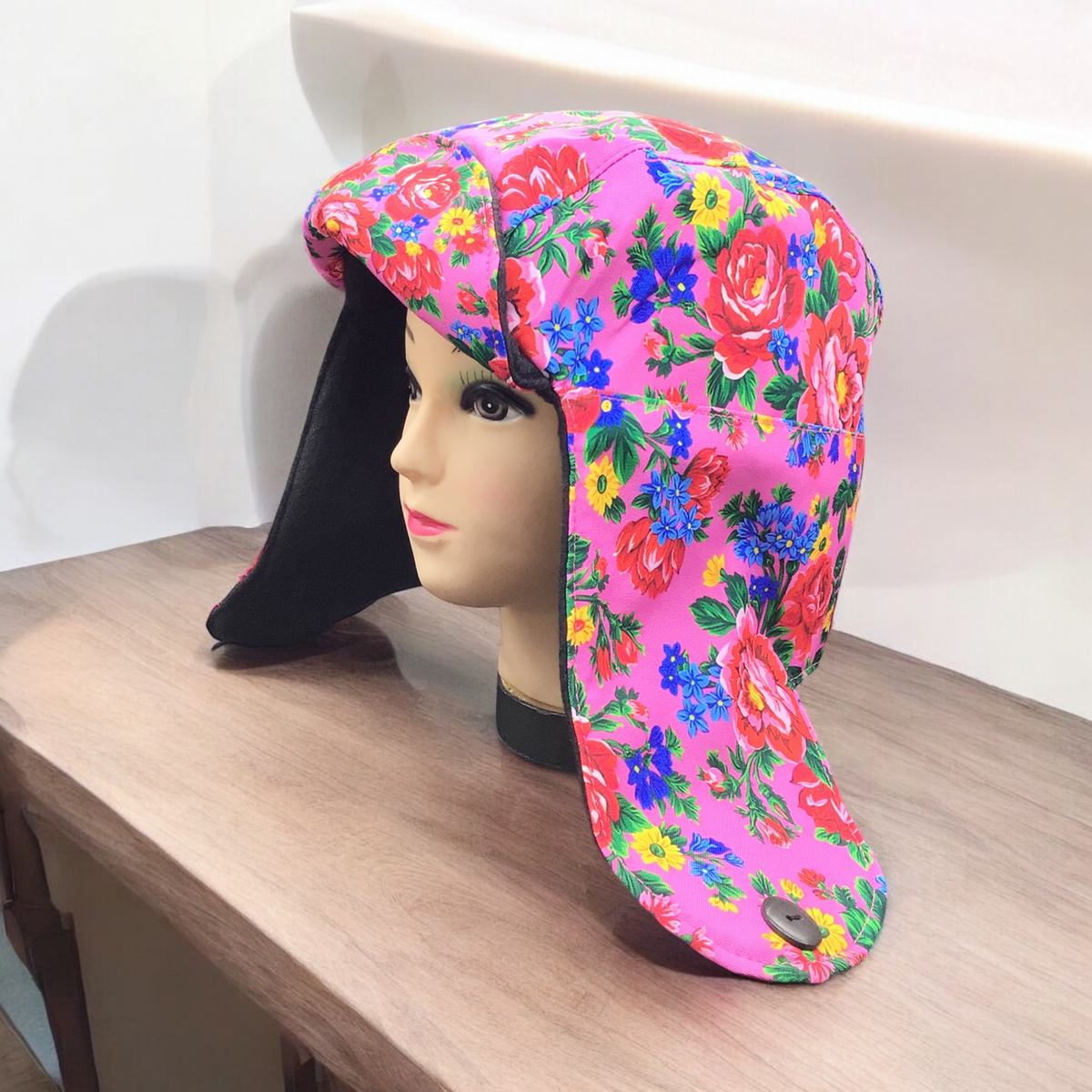 Chapeau Kookum rose avec oreilles tombantes