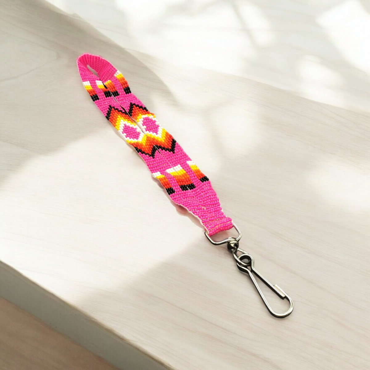Dragonne rose de style amérindien