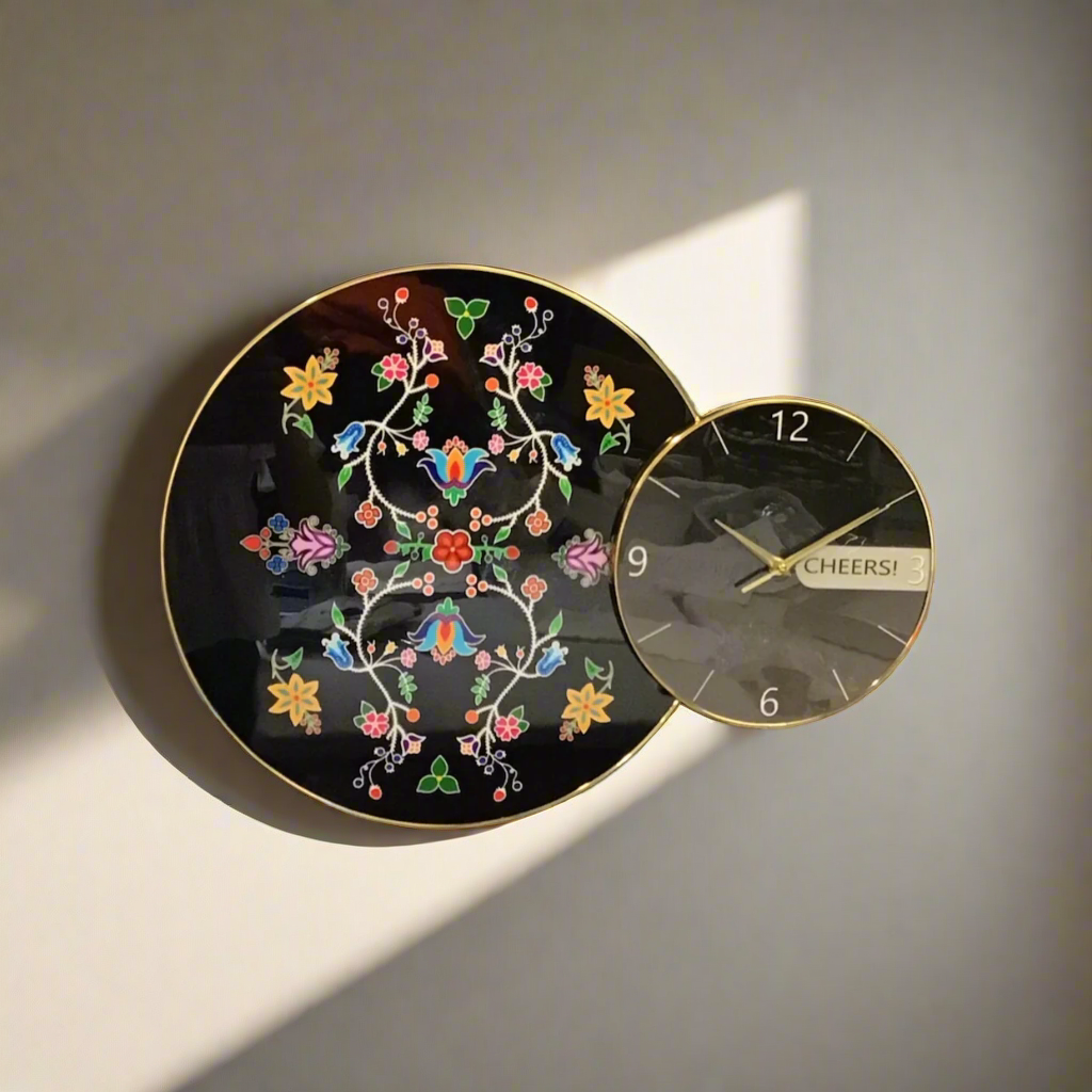 Horloge murale noire "Blossomed Flower"