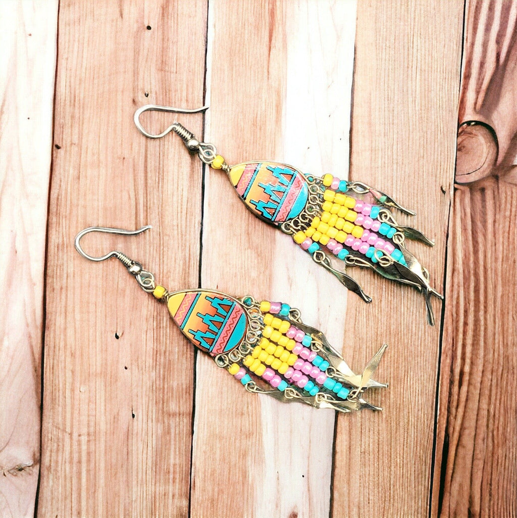 Boucles d'oreilles larmées petites de couleur jaune et turquoise OldTribes™ de style sud-ouest