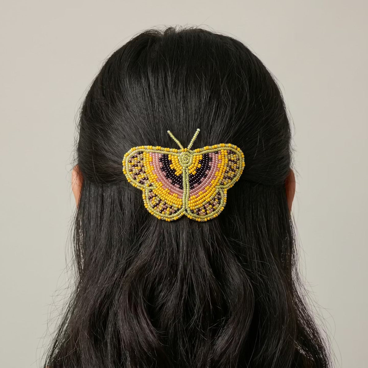 Barrette papillon jaune perlée
