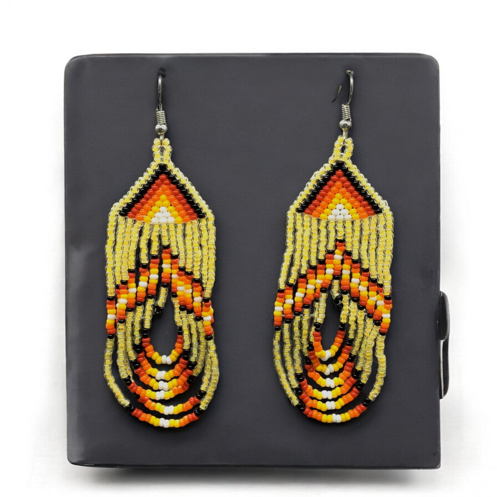 Boucles d'oreilles pendantes perlées beiges