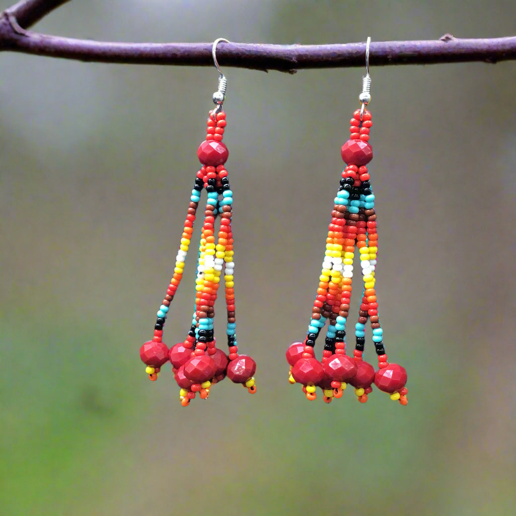 Boucles d'oreilles pendantes à cascade perlée rouge à six brins